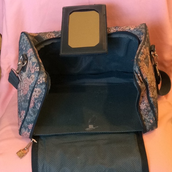 FINAL SALE PRICE Skyway Footed Tapestry Carryon/Overnight Bag - Picture 4 of 6